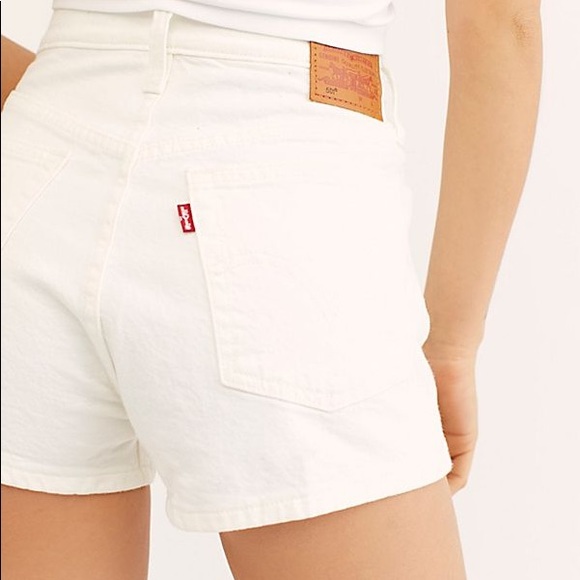 Levi’s White Denim Shorts - Picture 5 of 7